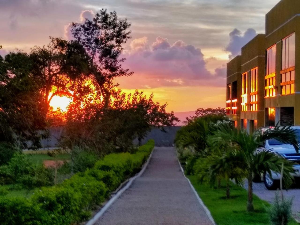 Flat Em Serra Negra - Pe - Condominio Proximo Bodega De Veio, Shows E Eventos ベゼーホス エクステリア 写真
